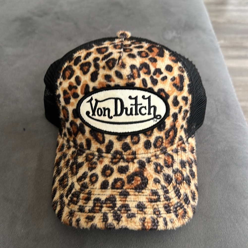 Von Dutch leopard trucker hat